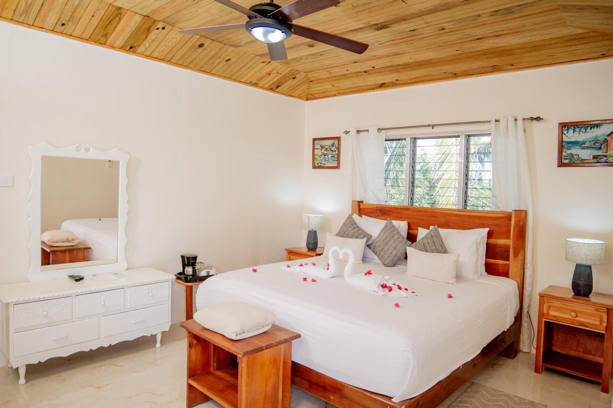 Beyond Sunset Resort & Villas Treasure Beach Εξωτερικό φωτογραφία